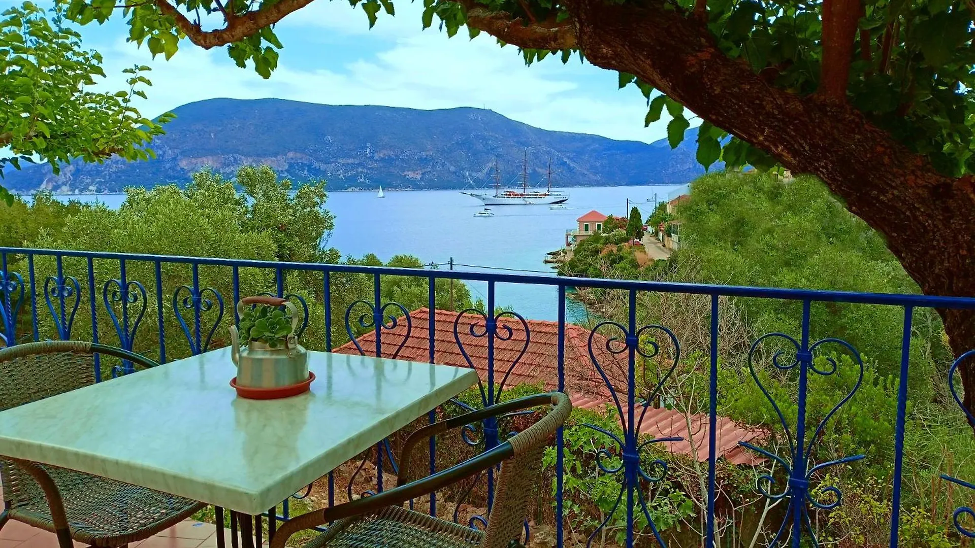 Kaminakia Apartments: Adults-Only Oasis with Sea Views and Forest Tranquility Fiskardo Greece