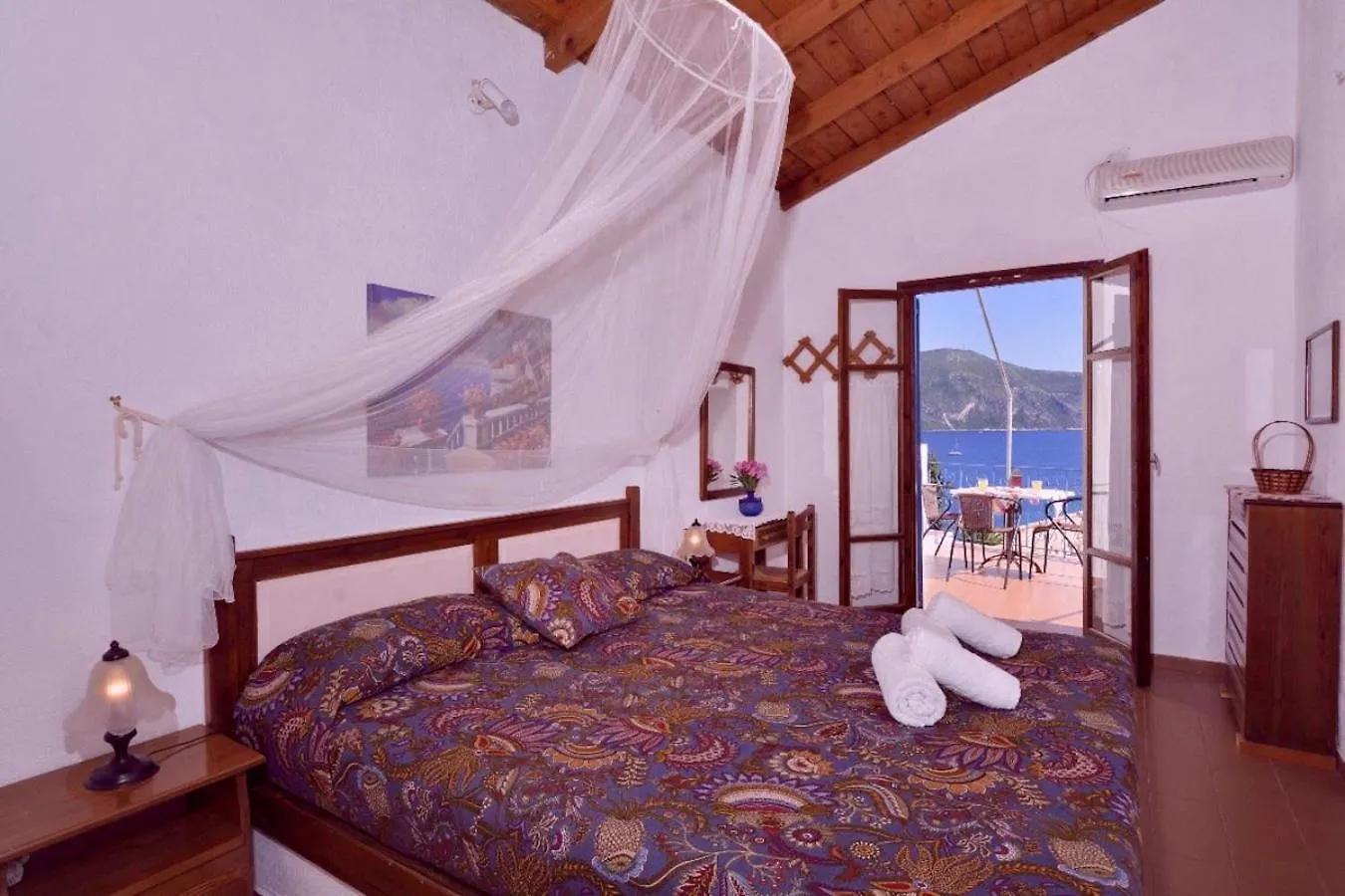 Kaminakia Apartments-Adults Only -Walk Into A Tranquil Oasis Where Peace & Quiet Are Woven Into Every Breath -Nestled Within A Serene Evergreen Cypress Forest, Each Apartment Opens Wide To The Endless Sea And A Sunbathed Pool Awaits To Soothe Your Se Fiskardo